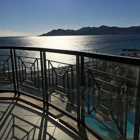 Appartement With Sea View, Aircondition And Parking *