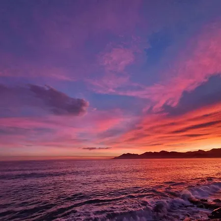 With Sea View, Aircondition And Parking Apartamento