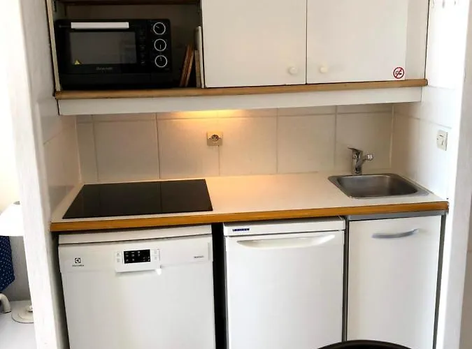 With Sea View, Aircondition And Parking Cannes