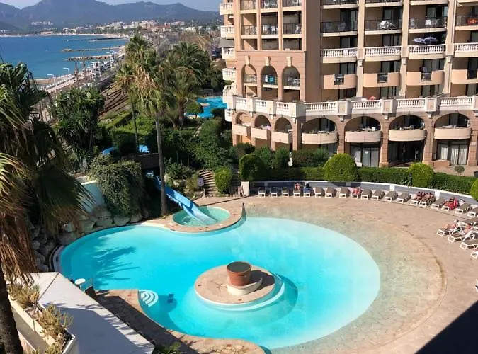 With Sea View, Aircondition And Parking Apartment Cannes