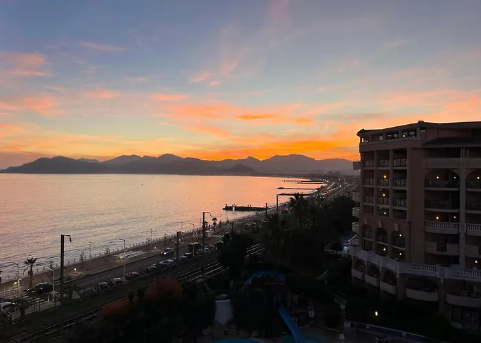 With Sea View, Aircondition And Parking Apartment Cannes