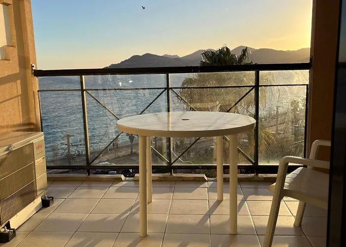 With Sea View, Aircondition And Parking Cannes