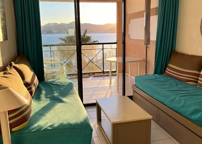 Apartment With Sea View, Aircondition And Parking *