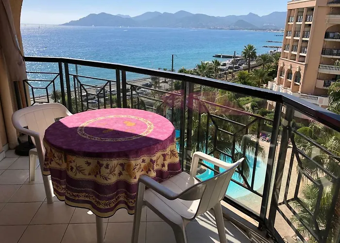 With Sea View, Aircondition And Parking Apartment Cannes